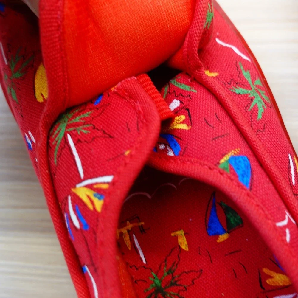 VINTAGE 80s Tropical Canvas Slip On Shoes Mens 6 M Red Boat Loafer Vacation 241